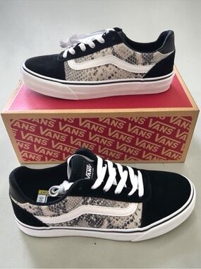 (NWT) Vans Ward DX Women's Shoes in Gray & Black